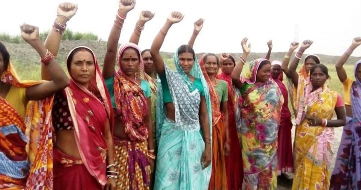 एक नया मज़दूर जिसे कहते सामाजिक कार्यकर्ता?