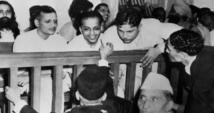 तब एक पत्रकार गोडसे “हिन्दू राष्ट्र” अखबार  निकालता  था आज तो कई पत्रकार “गोडसे” हैं