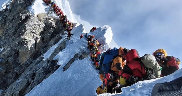 माउंट एवरेस्ट में लगा  ट्रैफिक जाम
