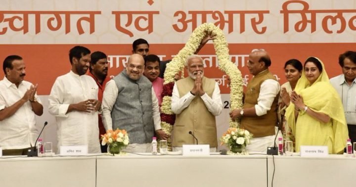 क्या जनादेश आलोचना का हक़ छीन लेता है?