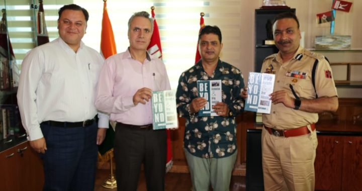 जम्मू कश्मीर पुलिस मुख्यालय पर पुस्तक विमोचन का आयोजन डीजीपी ने दिया नशे की लत से उबरने का संदेश