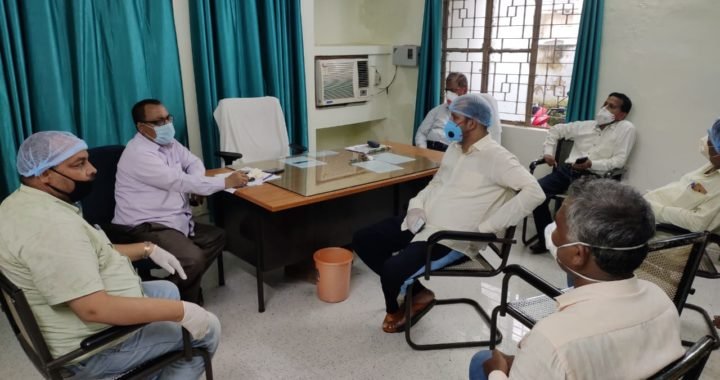 विधायक ने सिविल सर्जन से जिले में बदहाल स्वास्थ्य व्यवस्था को सुचारु करने की मांग किया