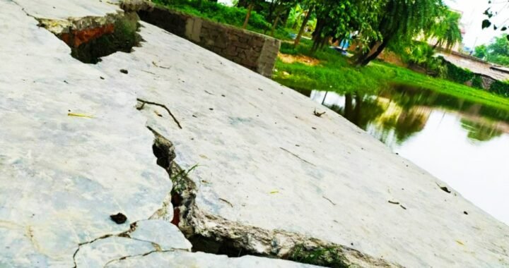 मुखिया द्वारा मनरेगा से बना चबूतरा ढ़हा और अनेकों जिले की खबर