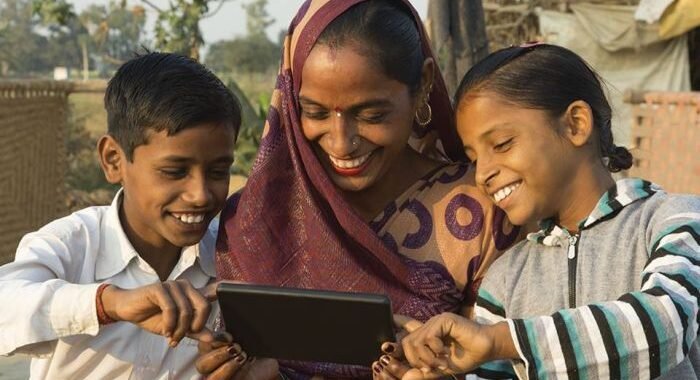 क्या मौजूदा ऑन लाईन शिक्षा निति ग्रामीण छात्रों के हितों को साध पाएगी?