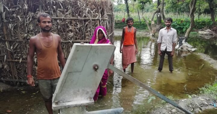 कोरोना से तो बचा लिया बाढ़ ने लील लिया जीवन- सरकारें वर्चुअल रैली में मस्त