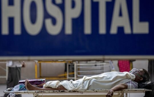 सिस्टम खूब काम करता है बस आम आदमी के लिए नहीं