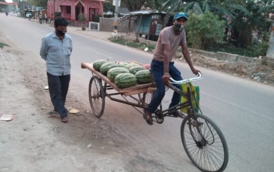 कोरोना पर लॉकडाउन से काबू पाया जा सकता है लेकिन भूक पर कैसे काबू पाया जाए?