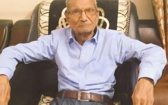 प्रोपेगंडा से दूर रहने में ही हमारी भलाई है