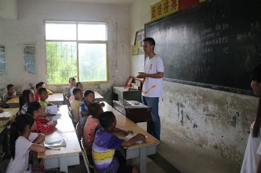 वे शिक्षक हैं …अपने छात्रों और समाज के सामने हाथ नहीं फैला सकते ?