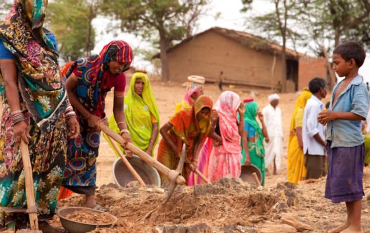 ग्रामीण रोजगार योजना दुर्गम और कैसे महाराष्ट्र की सबसे गरीब महिलाओं को काम के लिए दूर तक पलायन करना पड़ता है