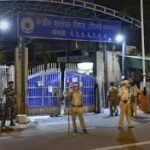 जब सुप्रीम कोर्ट ने जमानत खारिज की तब से जेल पहले से अधिक भीड़ भरी और अराजक हो गई है जिसने तनहाई के लिए जंग को और तीखा बना दिया ।